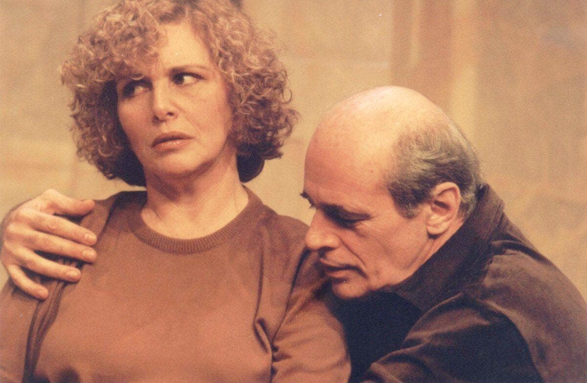 Irene Ravache e Marcos Caruso em cena do espetáculo “Intimidade Indecente”